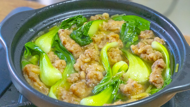 这个酥肉汤简单又好喝,清清爽爽的一点都不油腻.