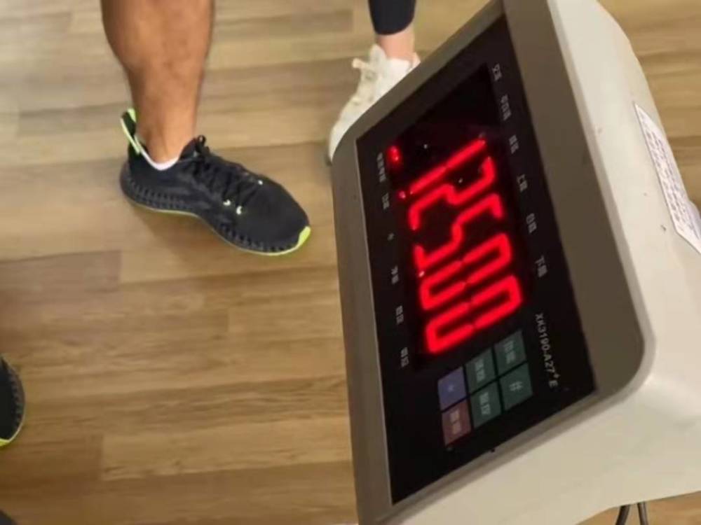 胖猴子现身减肥训练营,不敢称体重走路像企鹅,网友:建议切胃_腾讯新闻