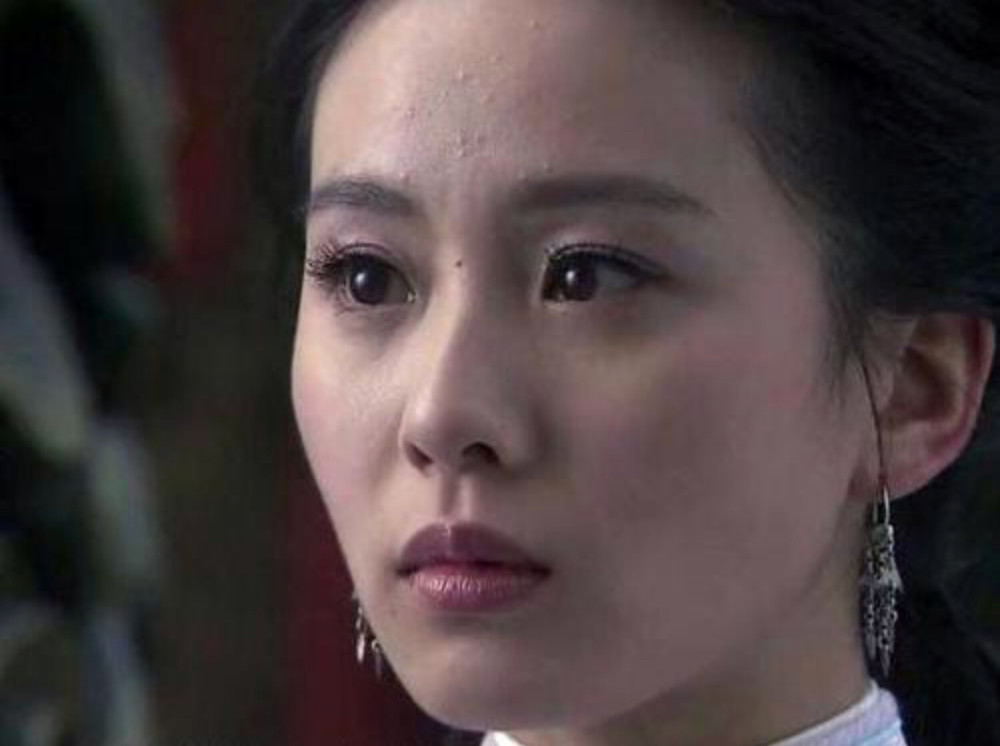 肤色从惨白到惨绿,肿成"饼脸",颜值再高也扛不住国产剧滤镜?