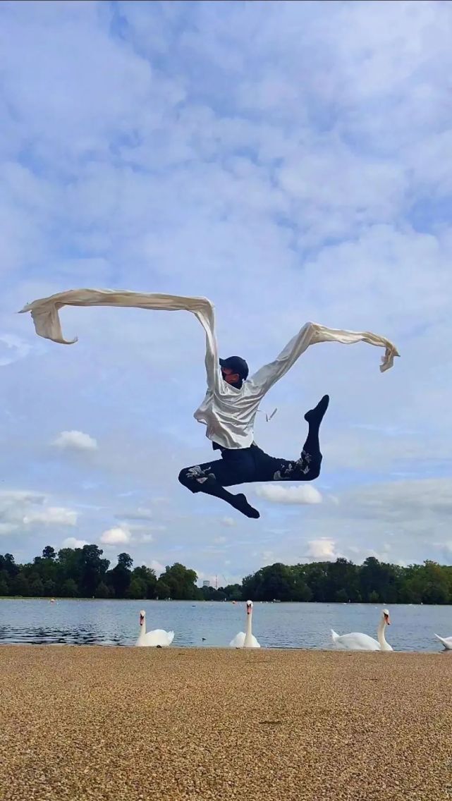 北京舞蹈学院青年舞团舞者马蛟龙受聘为河北外国语学院终身教授