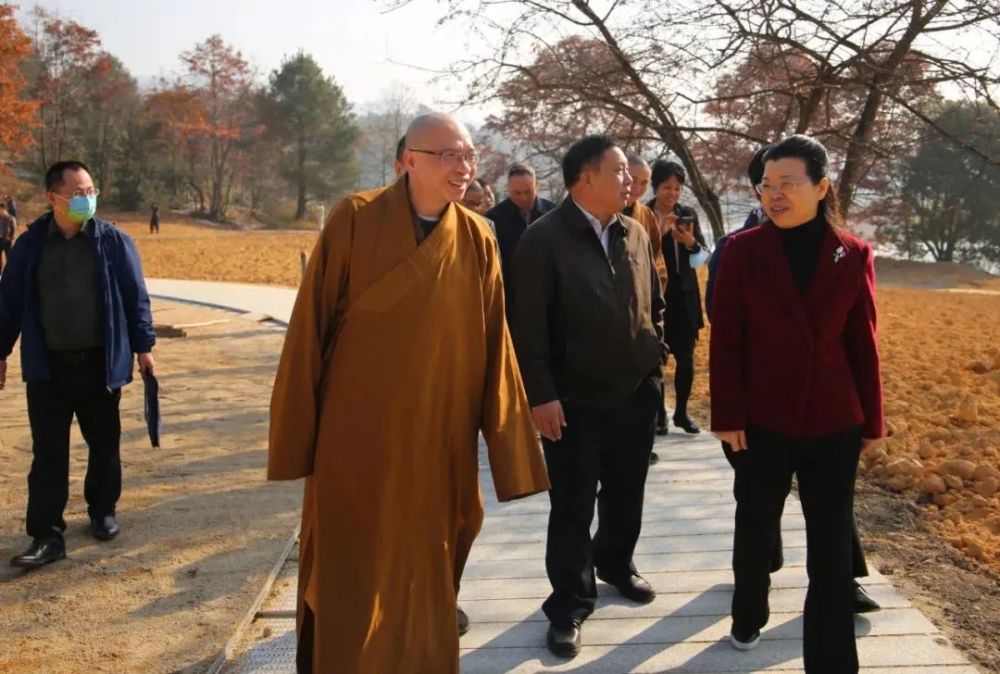 员郑海燕等,在韶关市政府党组成员,副市长高冬瑞,乳源县县长邓国雄