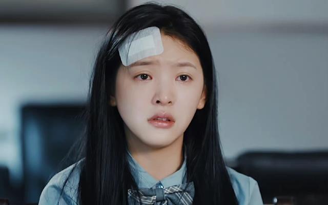 #章若楠#曾主演过《号手就位》,《你的婚礼》等多部影视剧的95后小花