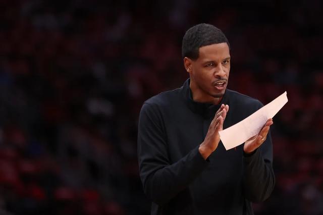 火箭队主教练塞拉斯分享了连胜的意义豪言主场击败雄鹿取八连胜