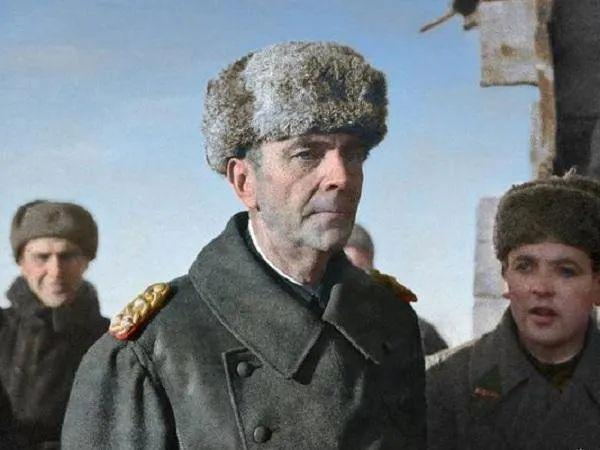 在斯大林格勒战役中战败投降的保卢斯元帅真的是不会打仗的草包吗