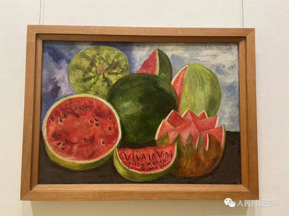 在弗里达的最后一幅画作西瓜静物画上,她写下了"生命万岁"的字样.