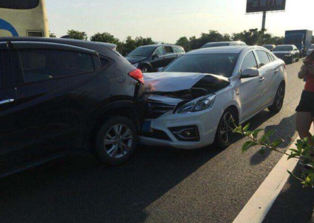 "后车无责"的4种追尾事故,私了就亏了,不知道的抓紧了解一下