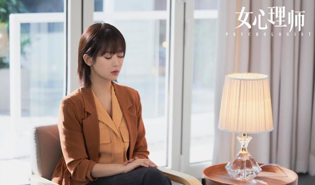 女心理师袁满上演职场性骚扰对着女人耳根吹气恶心到了