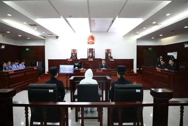 长沙市中级人民法院在执行死刑前,安排罪犯向慧会见了