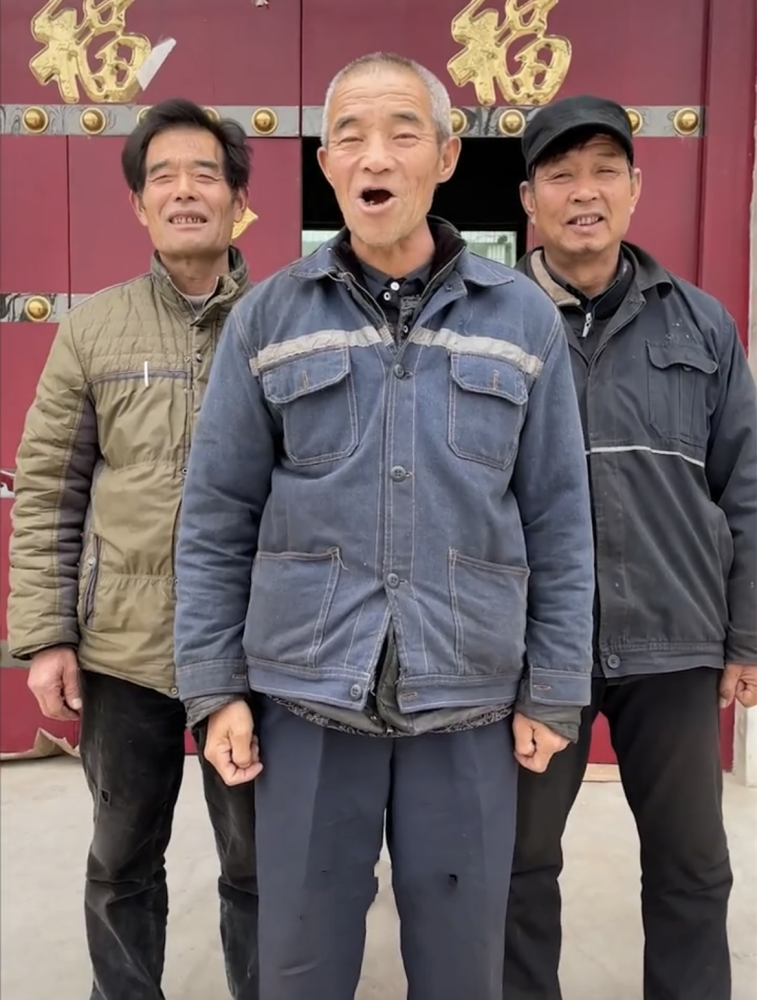 网红"三根葱"团队揭秘,俩年轻人仨60多岁的老头,拒绝直播带货