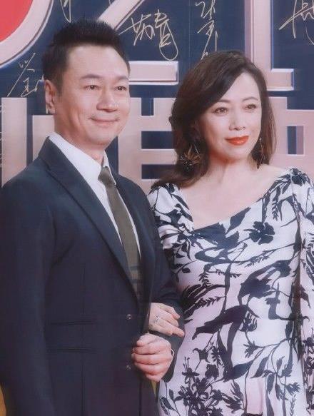 黎耀祥邓萃雯再次同框 网友们喊话赶紧安排义海豪情2吧