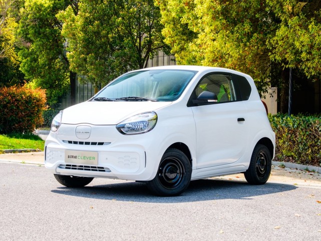 奔奔estar涨价4万多可以考虑上汽科莱威双气囊302公里续航