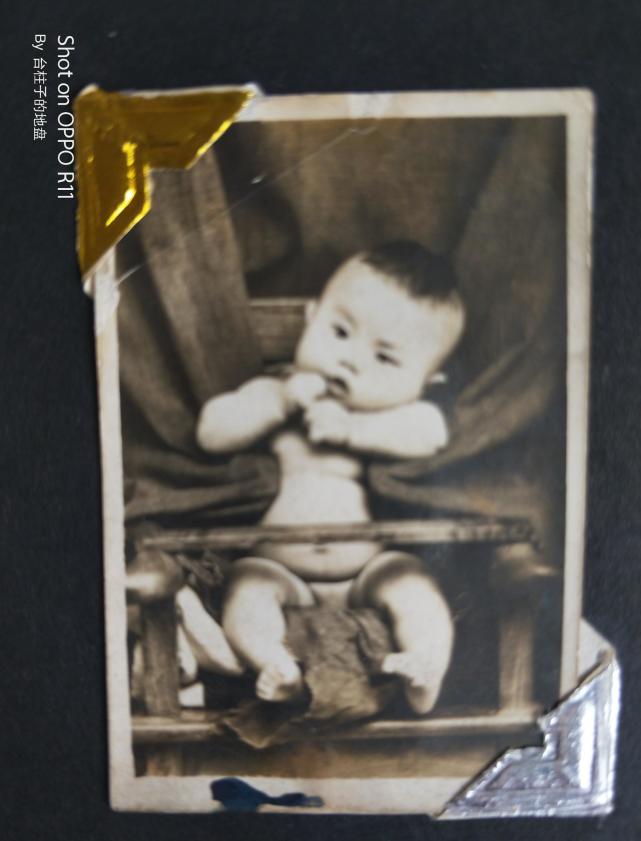 老照片:你见过百日照不一定见过一人高的老式照相机