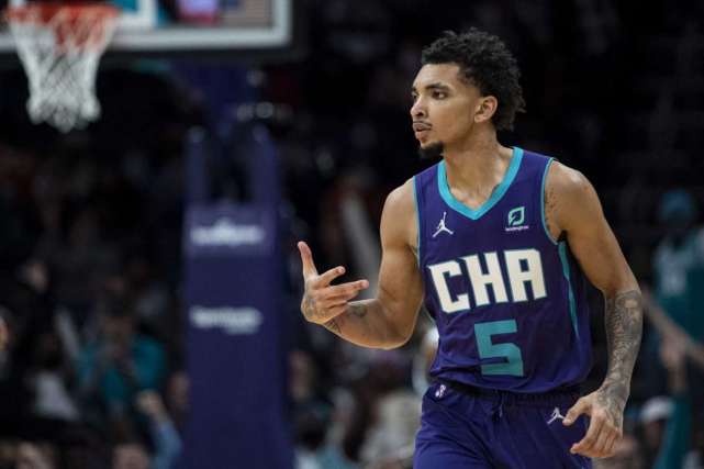 黄蜂胜国王布克奈特追平三球纪录,2021届选秀藏龙卧虎|詹姆斯-布克