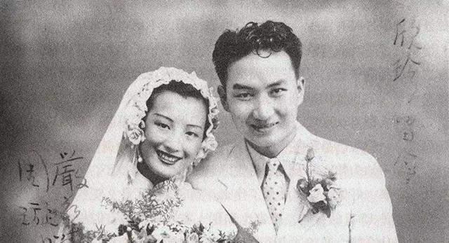 周璇的第一任丈夫是位作曲家,名叫严华,两人一见如故,在谈恋爱时非常