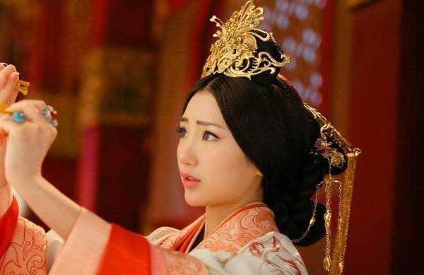 她是一位皇后,帮助自己的丈夫抵御敌人,兵败被俘后英勇捐躯