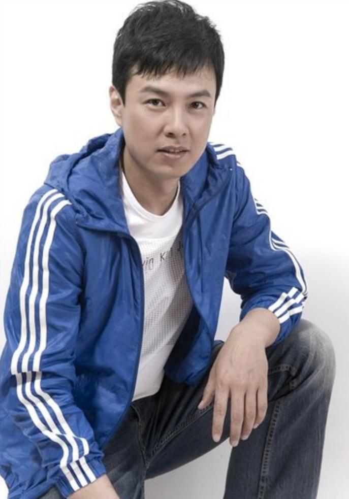 演员朱铁把普通妻子当成宝用孝心托起母亲晚年