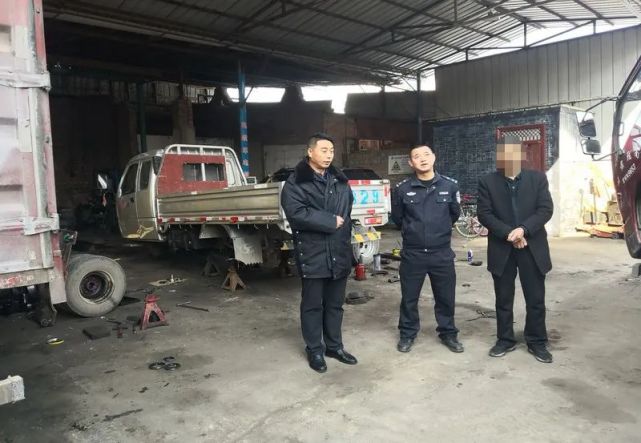 日前,盐官派出所民警在日常检查中发现,罗堡村一家修理厂未按规定登记