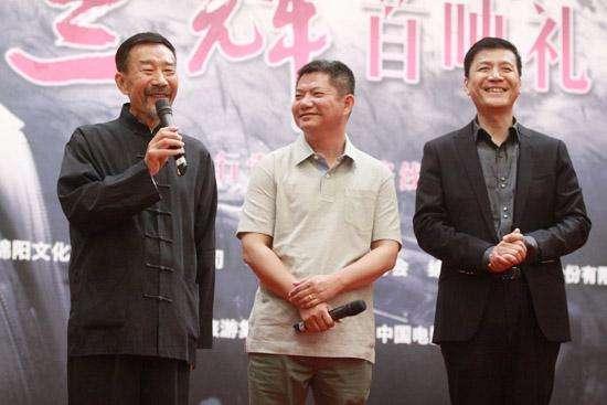 如今也是名演员,曾与父亲合作出演《刘伯承》,剧中的表现得到了观众的