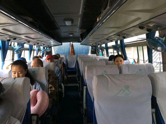 长途大巴车为什么喜欢在固定的私人服务区下客吃饭?|大巴车|丈人