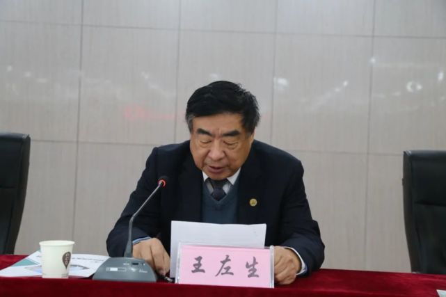 任远,郑州澍青医学高等专科学校董事长王左生,党委副书记,副校长张曼