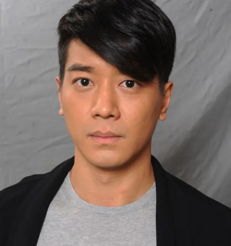 5亿驸马黎诺懿再当爸,妻子提前2周剖腹,生下6.36斤男娃