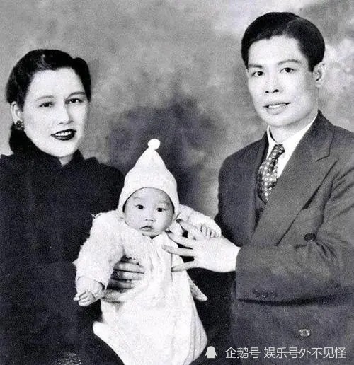 李小龙的父亲李海泉是香港粤剧四大丑角之一.