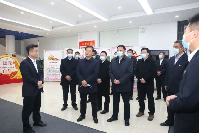 何永慧深入博州部分企业调研
