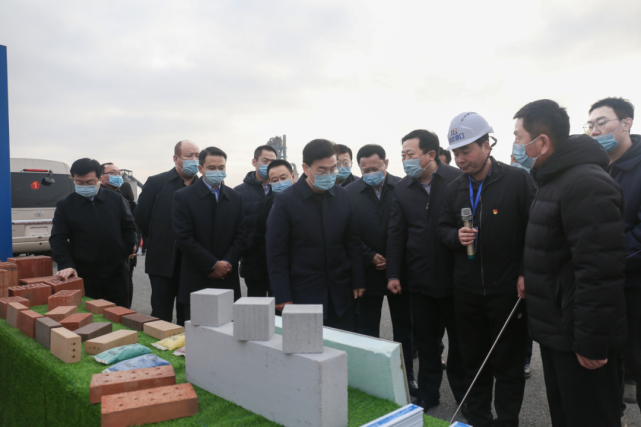 何永慧深入博州部分企业调研