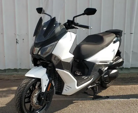 三阳平板九妹踏板车现身国内