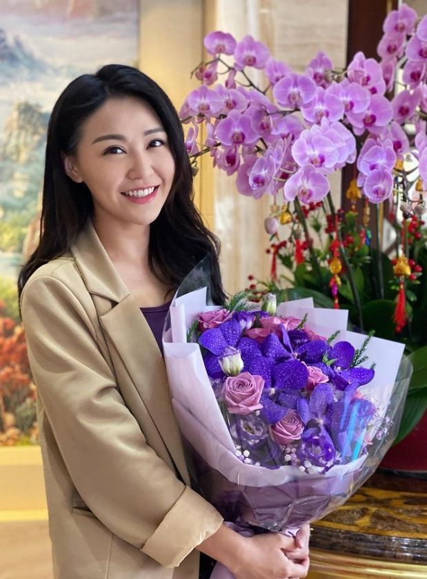 才女港星退出演艺圈改行当公务员!震惊各界,"铁饭碗月薪"曝光