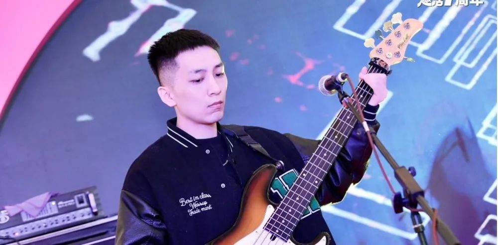 0电台主播洋洋雨轩,吐哥撸姐,也为现场顾客带来精彩的听觉享受.