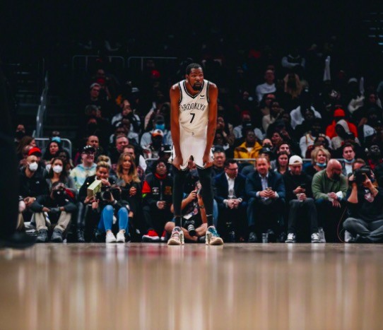 杜兰特 NBA-篮网3消息！杜兰特盛赞1人，哈登失误里程碑，欧文交易行情