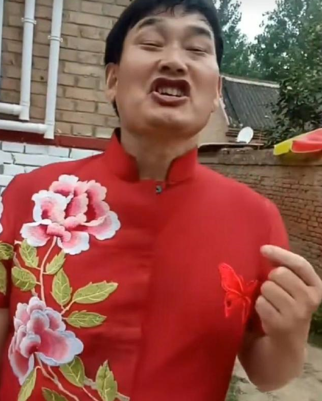 侯耀文徒弟姜桂成,直播间罕见谈及朱之文:成名后没请我吃过饭