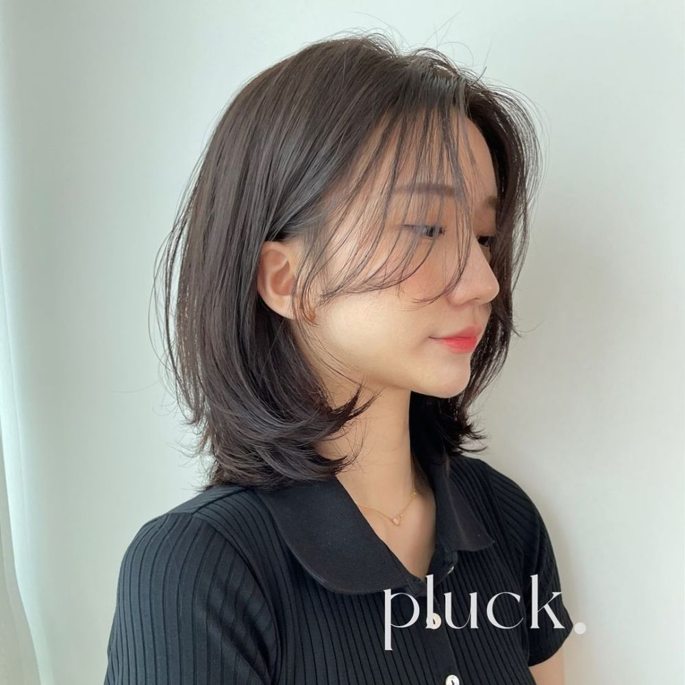 女人过了30岁选什么发型推边头满头卷锁骨发越剪越时尚