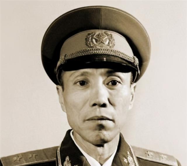 杜衡宣布陕甘游击队正式改编为"中国工农红军第26军第2团".