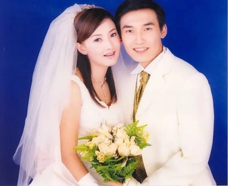 客串《情深深雨蒙蒙》出道,老婆曾是tvb当家花旦,戏里戏外他都被夸好