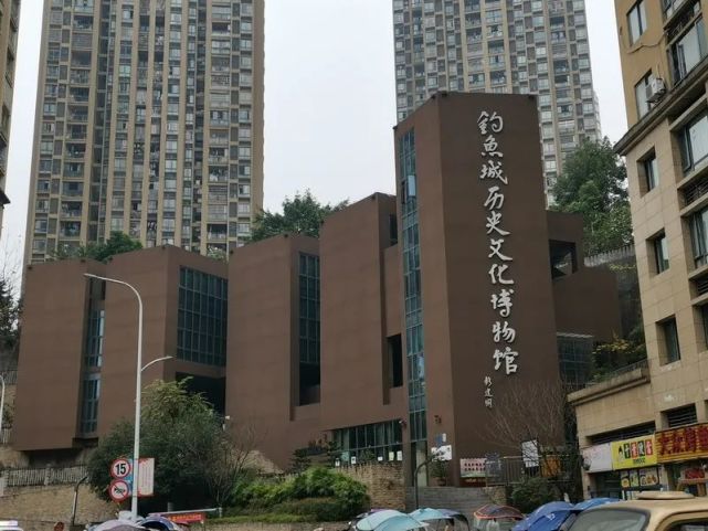 前言博物館一樓為序廳,主要有該館基本陳列主題《魚城雄魂》的