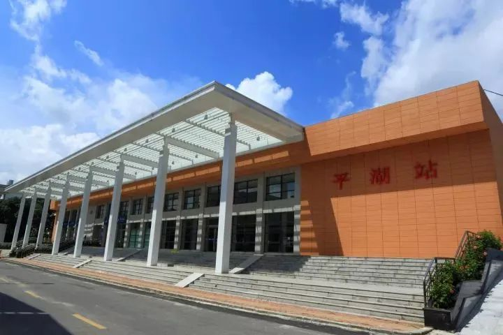 项目位于平湖街道新南社区,平安大道两侧,东临平湖大道,北临建设路,南