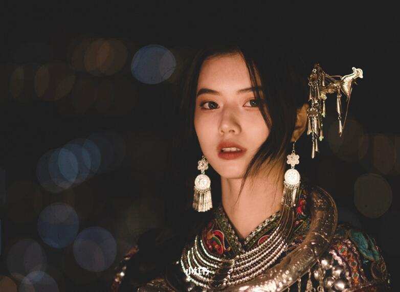 7,何丹彤另外一个靠换装走红的女网红就是何丹彤,她颜值高,身材好