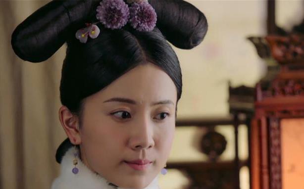 她是步军统领费扬古的女儿,可以说是一位典型的大家闺秀.