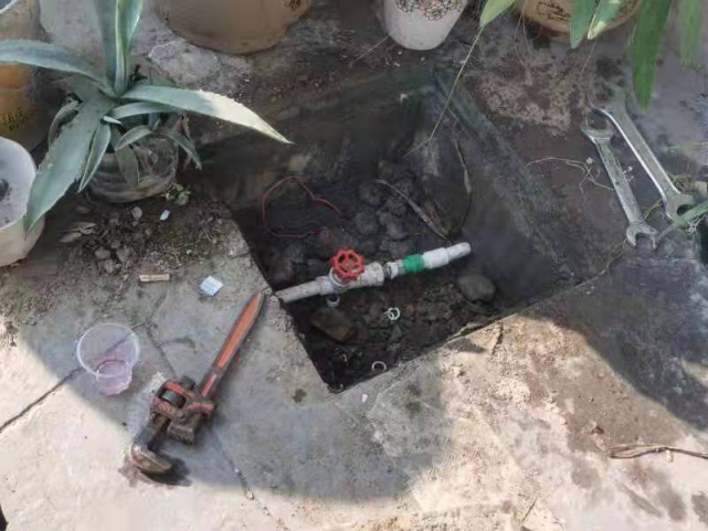 当前,个别用户对私接自来水这一行为仍认识不到位,认为偷水不算违法