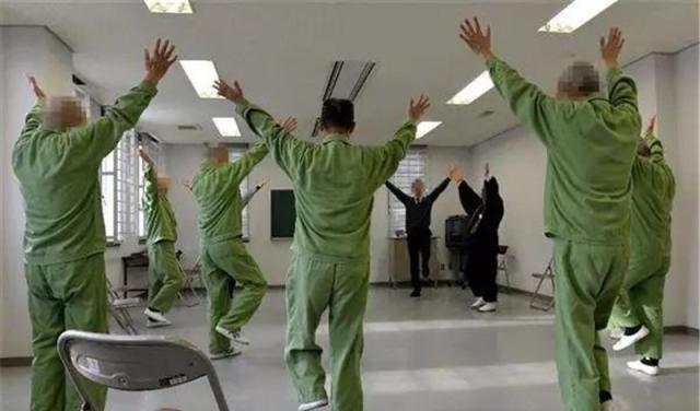日本监狱是有多舒服?一个个老人将自己送进去,将囚牢变为养老院