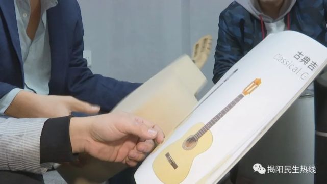 青年,带一把吉他走出国门|刘灿波|揭阳|吉他|汾水村|吴明勇|刘玉俊