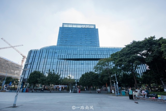 广州重点发展的荔湾芳村,以前一片荒芜,如今高楼林立成旅游胜地