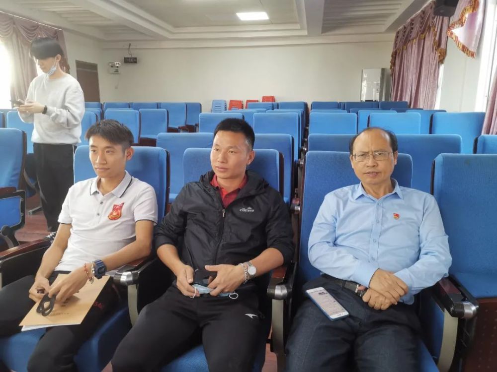 2021年年中,恒大足校的驻校教练方向发生了一些变化,已经在渔沙坦小学