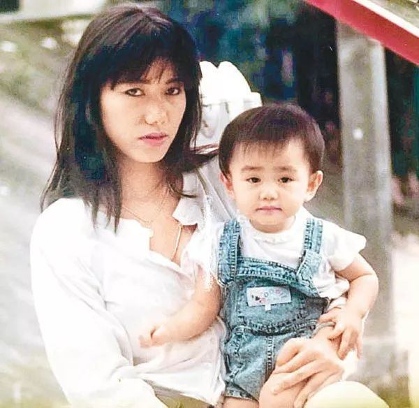 港星汤镇宗对内地感情深与妻子一见钟情恩爱35年无绯闻