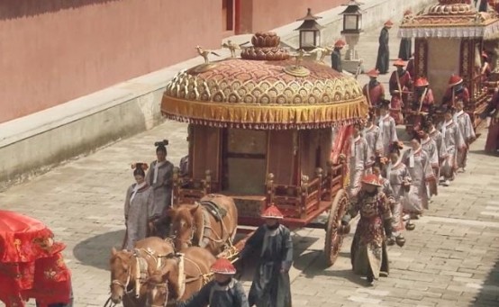 乾隆在后世的评价一直都是好坏参半,前期的他勤政爱民,带领清朝走向