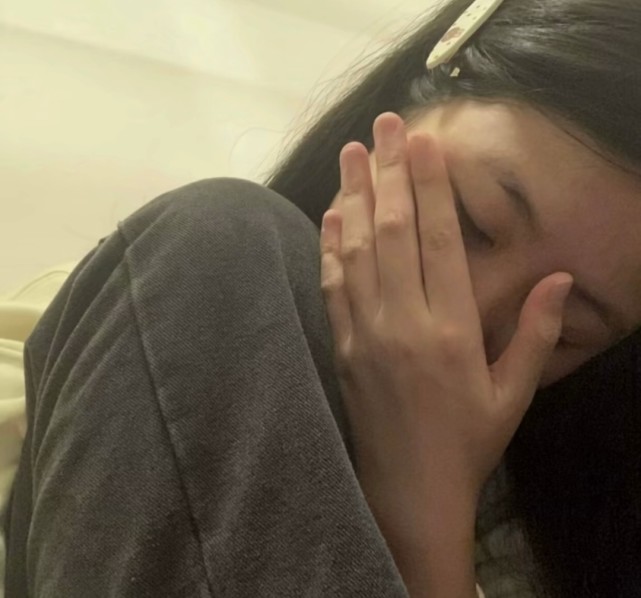 ins甜丧冷淡风女生头像2