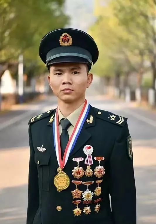 四级军士长干到退休!可行!