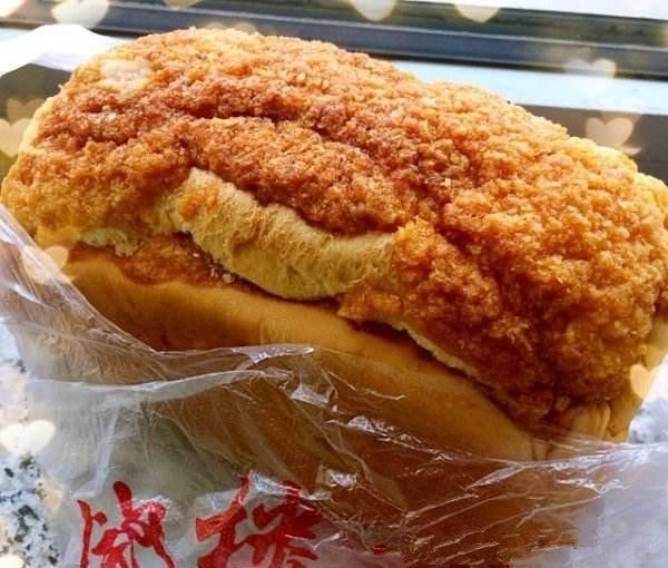 保定火爆的网红美食钟楼面包可不是一般人能买着吃的